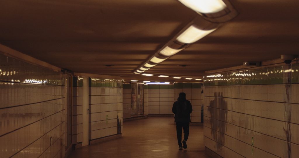 Manhunt launched after fatal shooting